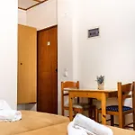 Ilyssion Holidays מלון יאליסוס